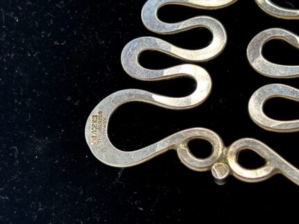 Anheng i Sølv "Curves" - Anna Greta Eker