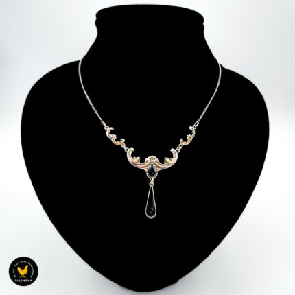 Halskjede i forgylt sølv med svart emalje - Arne Nordlie