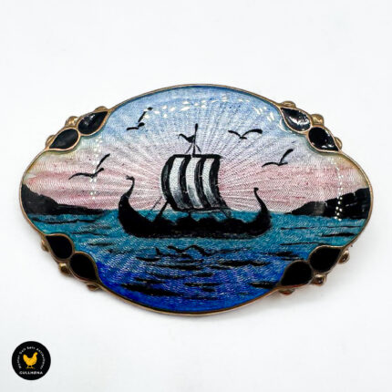 Brosje i forgylt sølv med emalje - Båtmotiv - Albert Scharning