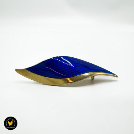 Brosje i forgylt sølv med blå emalje - Albert Scharning