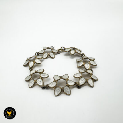 Armbånd i forgylt sølv med hvit emalje - Willy Karlberg