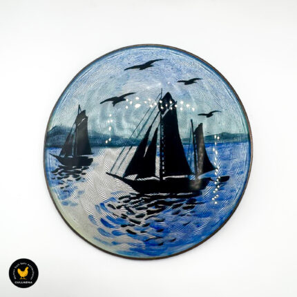 Brosje i sølv med emalje