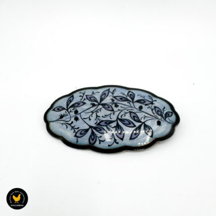 Brosje i sølv med emaljert blomstermotiv - O. F. Hjortdahl