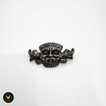 Domkirkehode brosje i sølv